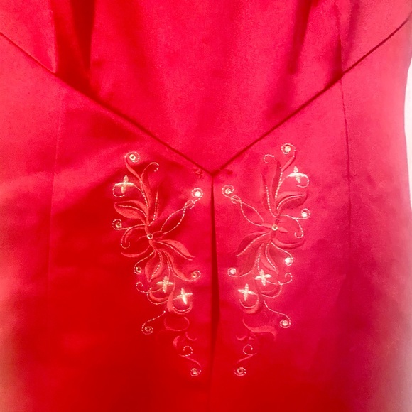 Michaelangelo Red Dress with Embroidery, Size 12 See photos for measurements. - Picture 2 of 12